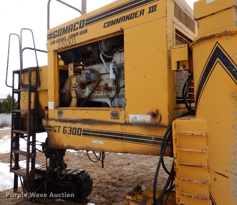 image for item MT9896 1997 Gomaco Commander III GT6300  slip form paver