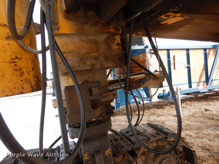 image for item MT9896 1997 Gomaco Commander III GT6300  slip form paver