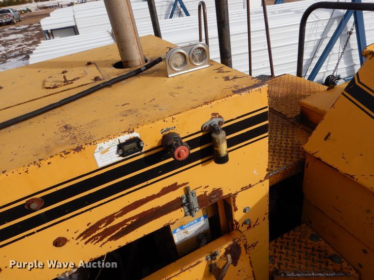 image for item MT9896 1997 Gomaco Commander III GT6300  slip form paver