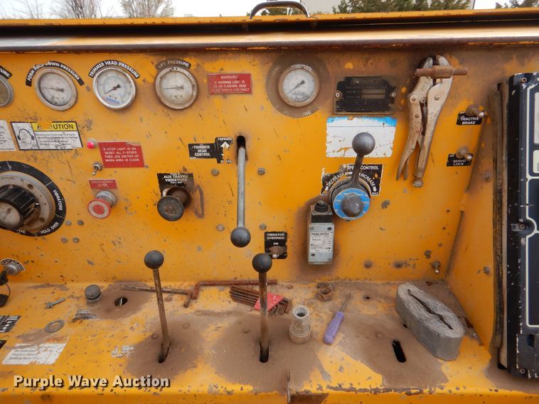 image for item MT9896 1997 Gomaco Commander III GT6300  slip form paver