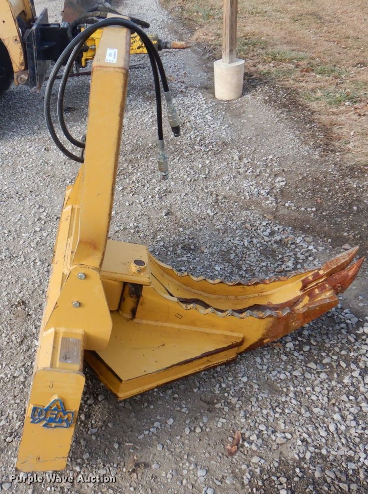 image for item MW9415 2020 DFM TB01  skid steer tree puller
