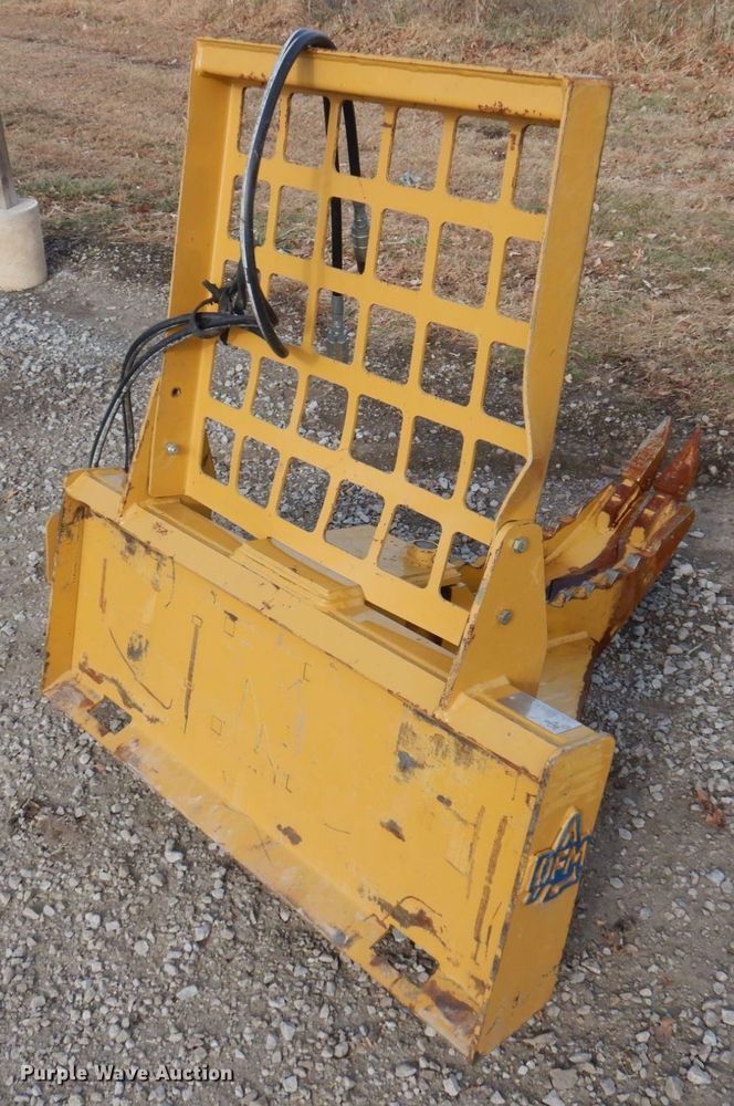 image for item MW9415 2020 DFM TB01  skid steer tree puller