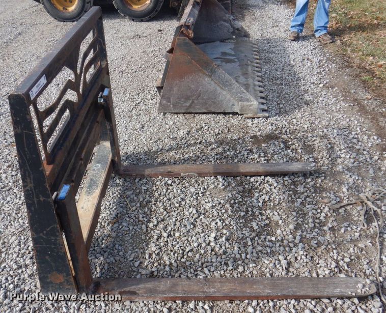 image for item MW9417 48" L skid steer forks