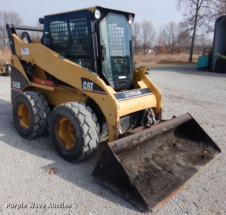 image for item MW9419 2006 Caterpillar 242B  skid steer loader