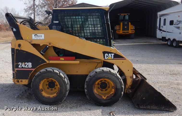 image for item MW9419 2006 Caterpillar 242B  skid steer loader