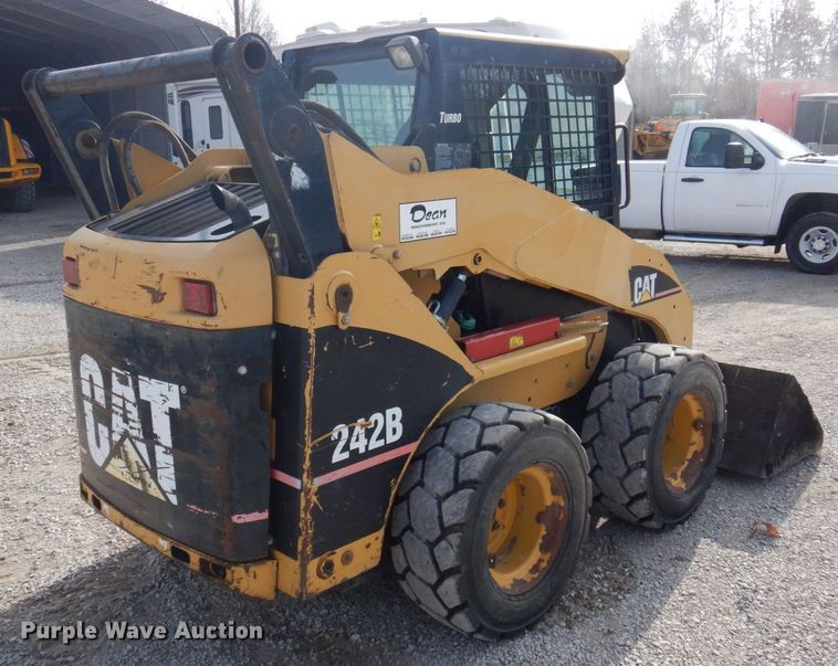 image for item MW9419 2006 Caterpillar 242B  skid steer loader