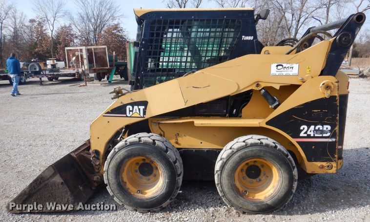 image for item MW9419 2006 Caterpillar 242B  skid steer loader
