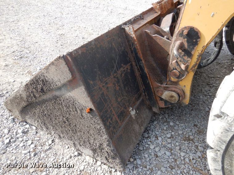 image for item MW9419 2006 Caterpillar 242B  skid steer loader