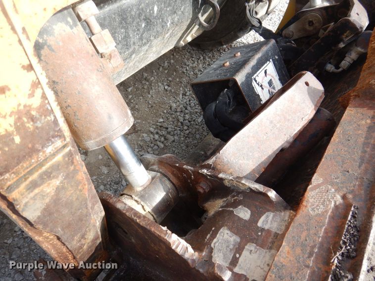 image for item MW9419 2006 Caterpillar 242B  skid steer loader