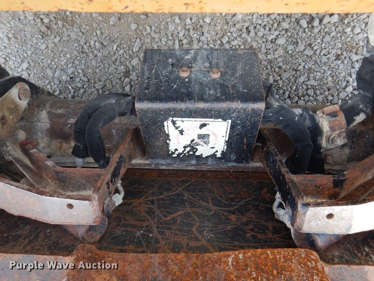 image for item MW9419 2006 Caterpillar 242B  skid steer loader