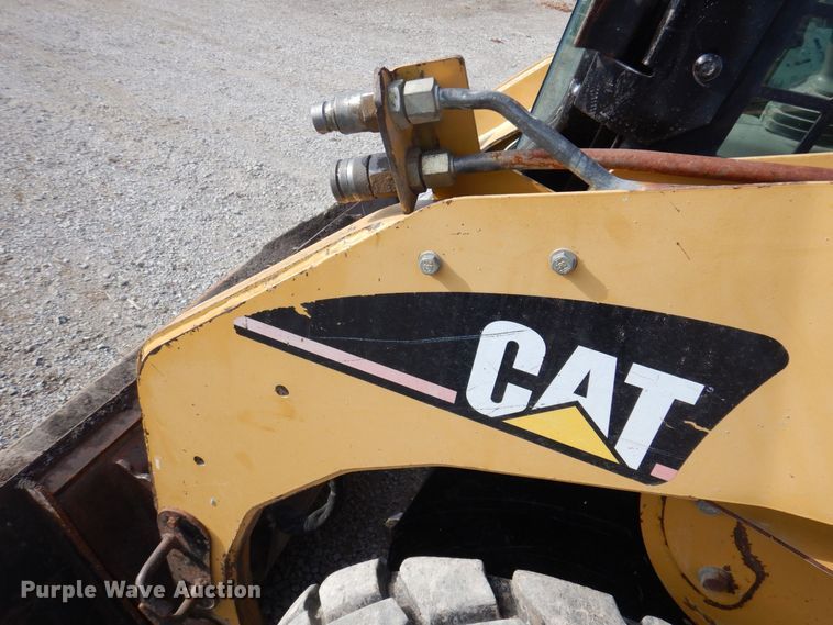 image for item MW9419 2006 Caterpillar 242B  skid steer loader