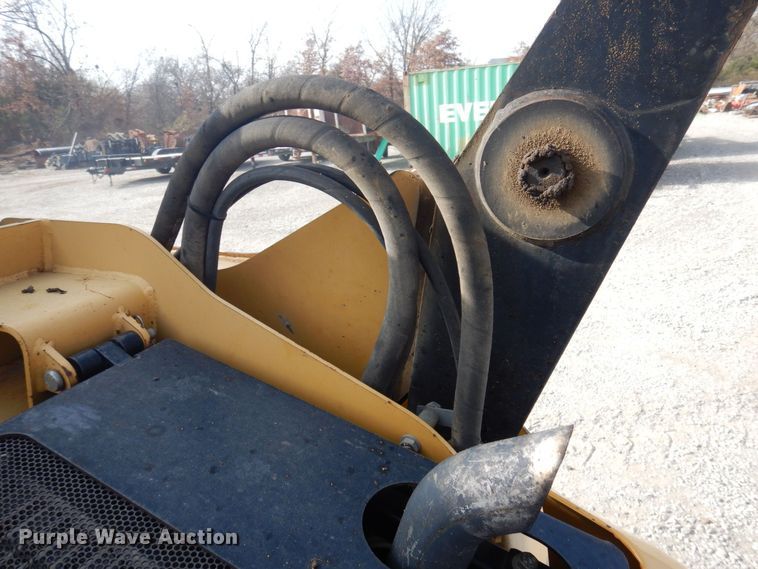 image for item MW9419 2006 Caterpillar 242B  skid steer loader