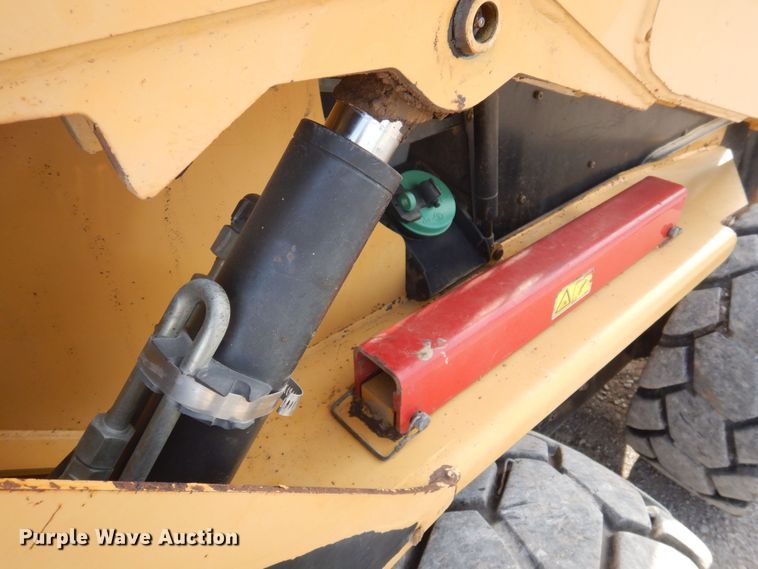 image for item MW9419 2006 Caterpillar 242B  skid steer loader