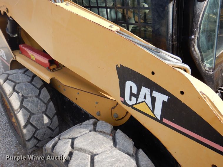 image for item MW9419 2006 Caterpillar 242B  skid steer loader