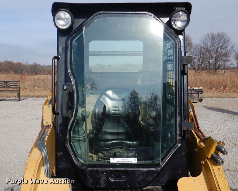 image for item MW9419 2006 Caterpillar 242B  skid steer loader