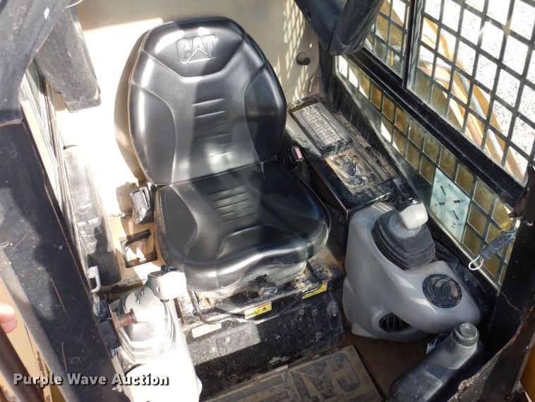 image for item MW9419 2006 Caterpillar 242B  skid steer loader