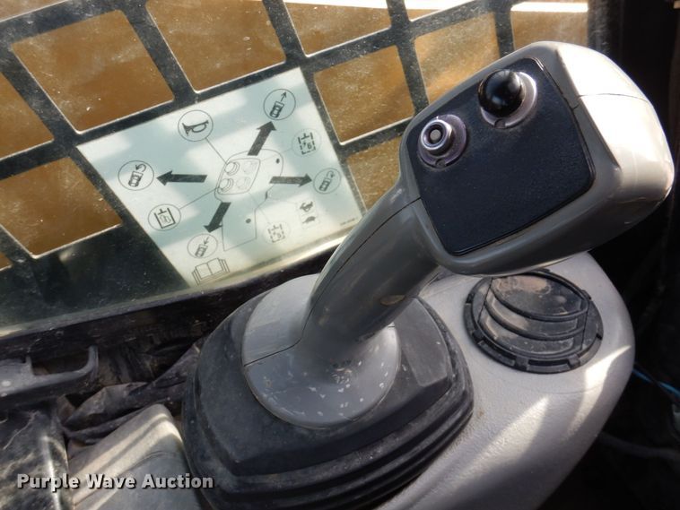 image for item MW9419 2006 Caterpillar 242B  skid steer loader