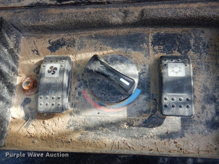 image for item MW9419 2006 Caterpillar 242B  skid steer loader