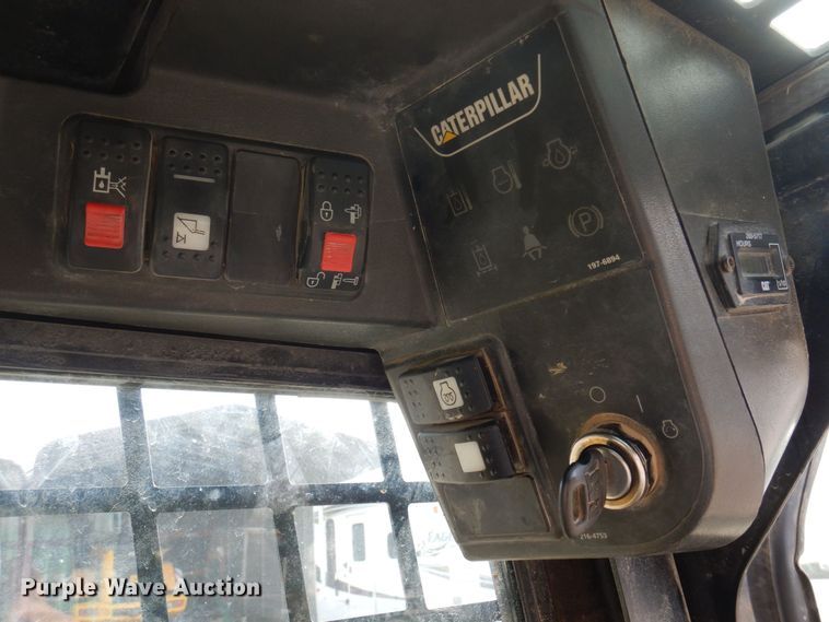 image for item MW9419 2006 Caterpillar 242B  skid steer loader