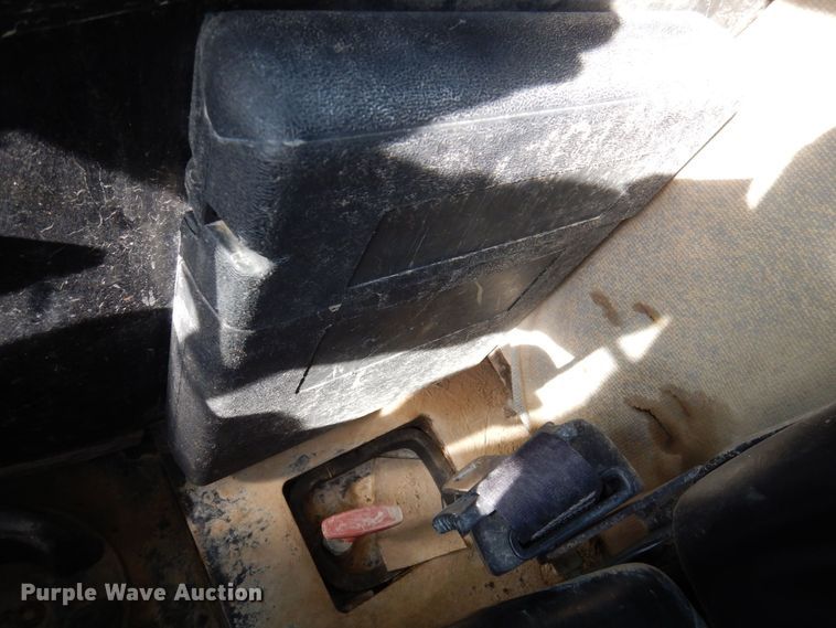 image for item MW9419 2006 Caterpillar 242B  skid steer loader