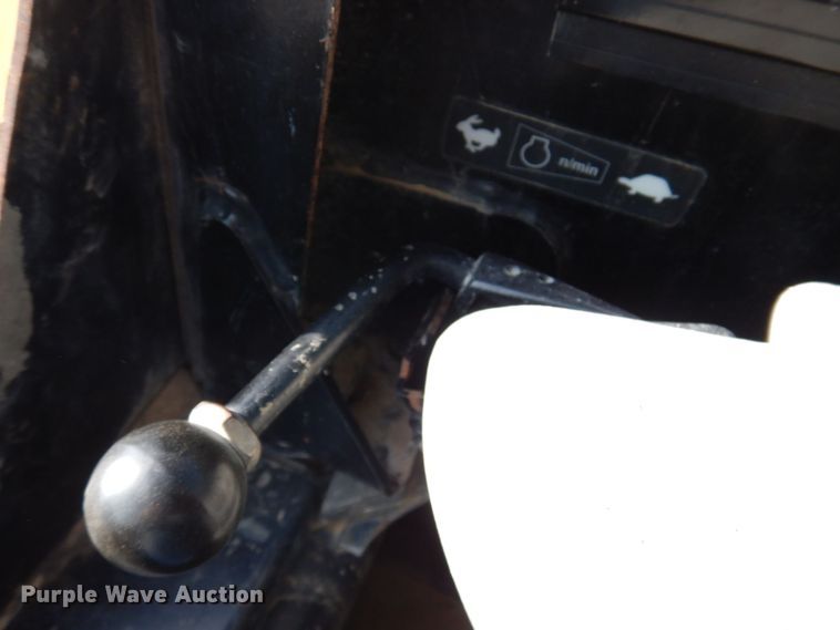 image for item MW9419 2006 Caterpillar 242B  skid steer loader