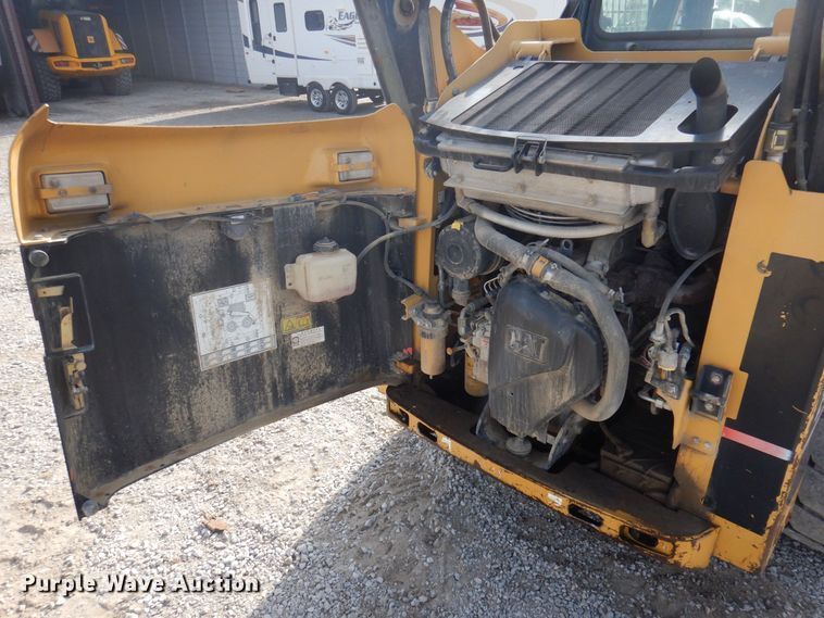 image for item MW9419 2006 Caterpillar 242B  skid steer loader