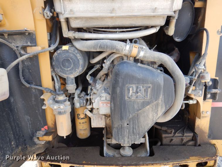 image for item MW9419 2006 Caterpillar 242B  skid steer loader