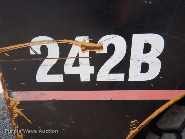image for item MW9419 2006 Caterpillar 242B  skid steer loader
