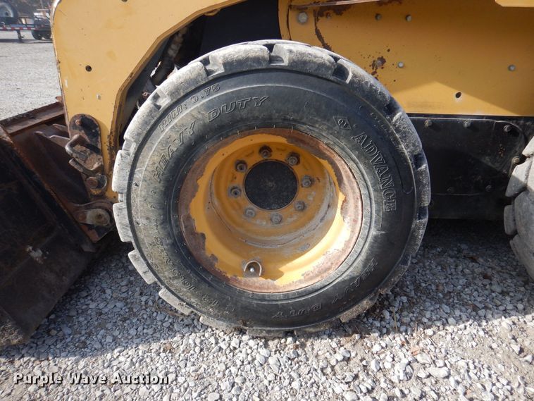 image for item MW9419 2006 Caterpillar 242B  skid steer loader