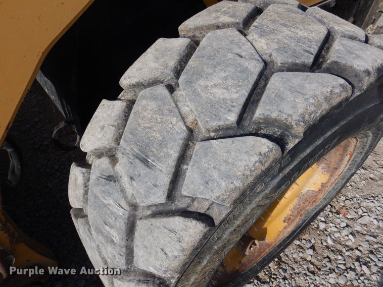 image for item MW9419 2006 Caterpillar 242B  skid steer loader