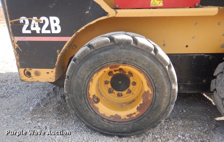 image for item MW9419 2006 Caterpillar 242B  skid steer loader