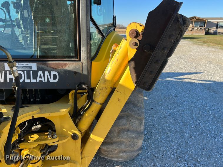 image for item MW9426 2002 New Holland LB75B  backhoe
