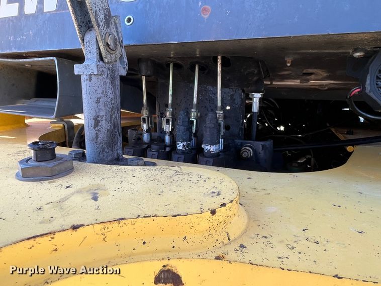 image for item MW9426 2002 New Holland LB75B  backhoe