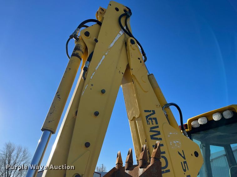 image for item MW9426 2002 New Holland LB75B  backhoe