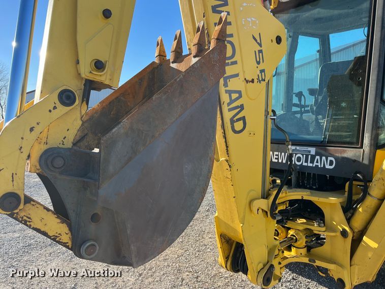 image for item MW9426 2002 New Holland LB75B  backhoe