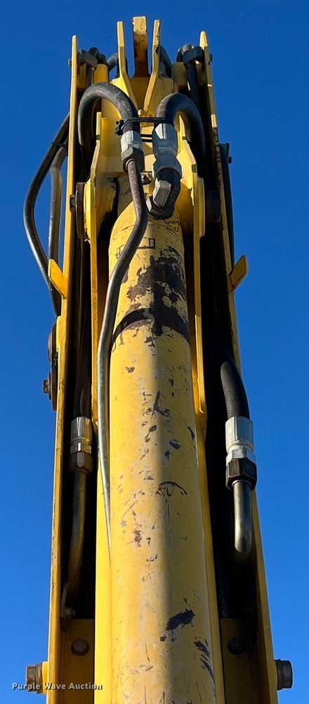 image for item MW9426 2002 New Holland LB75B  backhoe