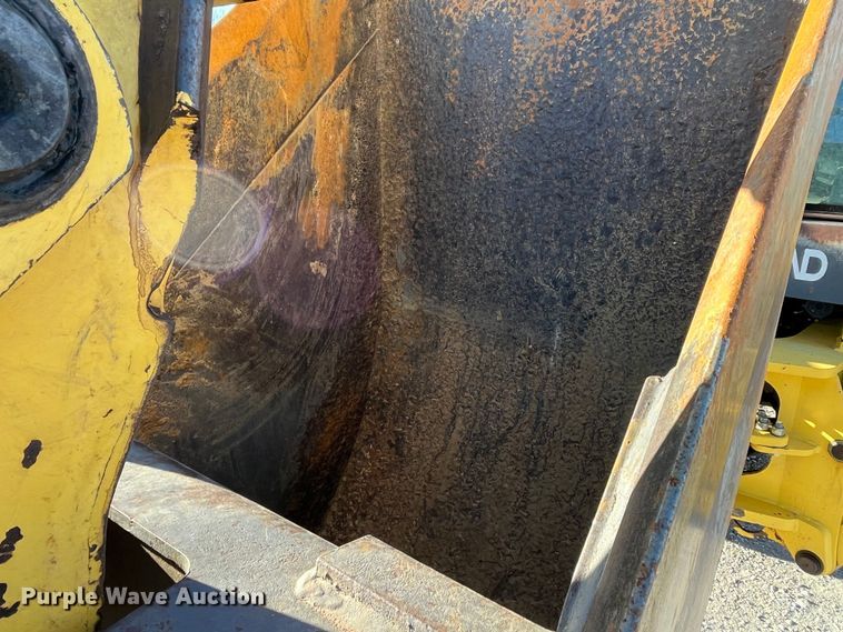 image for item MW9426 2002 New Holland LB75B  backhoe