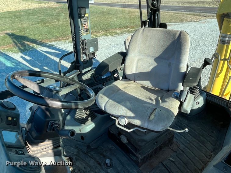 image for item MW9426 2002 New Holland LB75B  backhoe