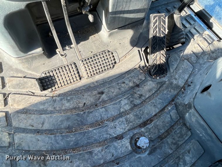 image for item MW9426 2002 New Holland LB75B  backhoe