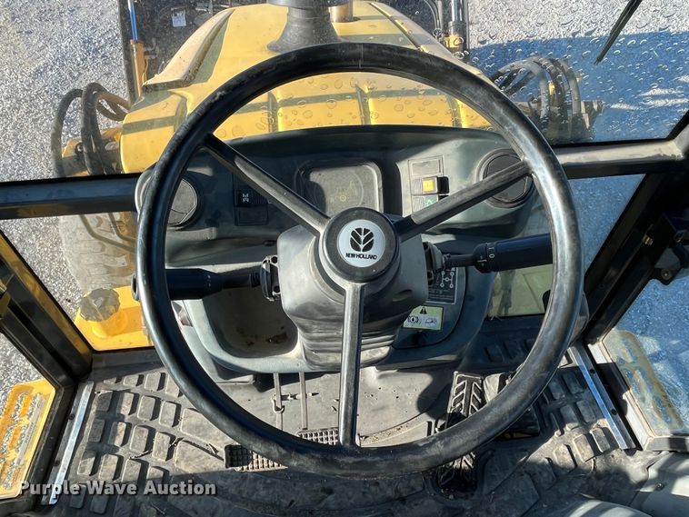image for item MW9426 2002 New Holland LB75B  backhoe