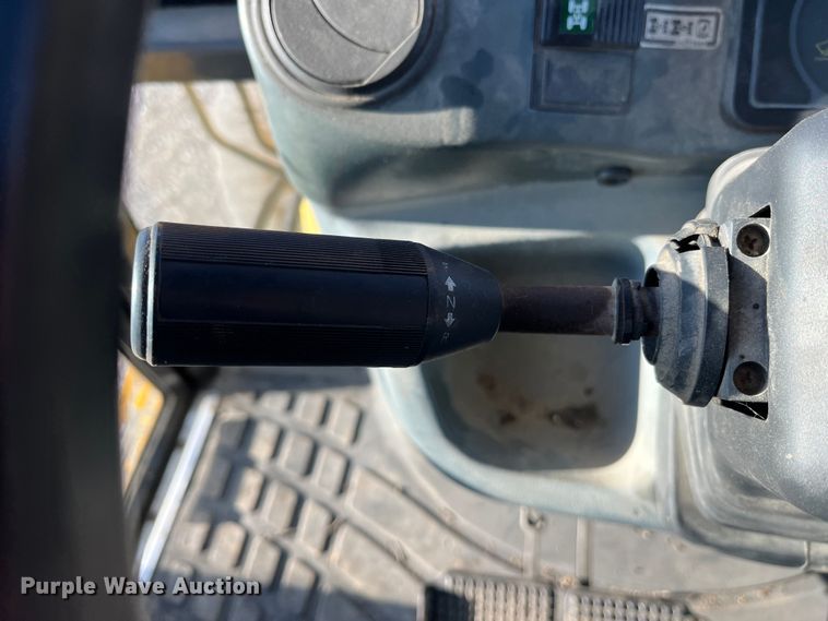 image for item MW9426 2002 New Holland LB75B  backhoe