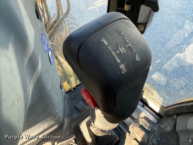 image for item MW9426 2002 New Holland LB75B  backhoe