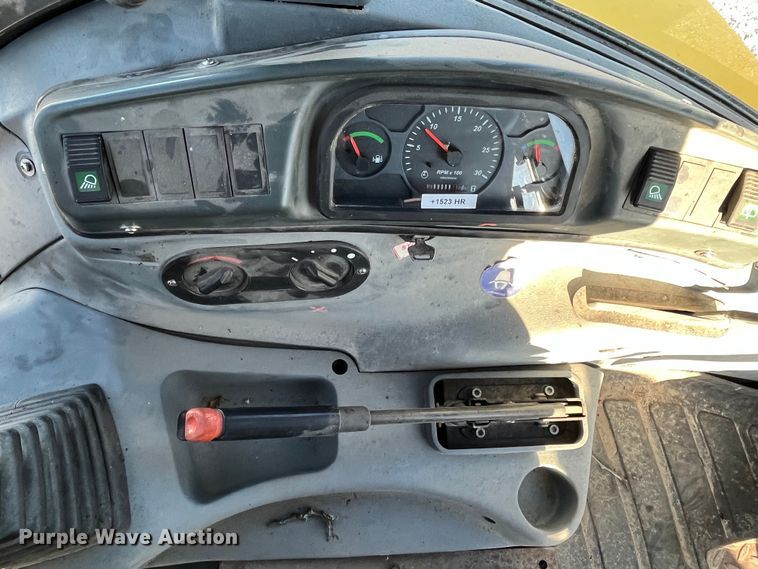 image for item MW9426 2002 New Holland LB75B  backhoe