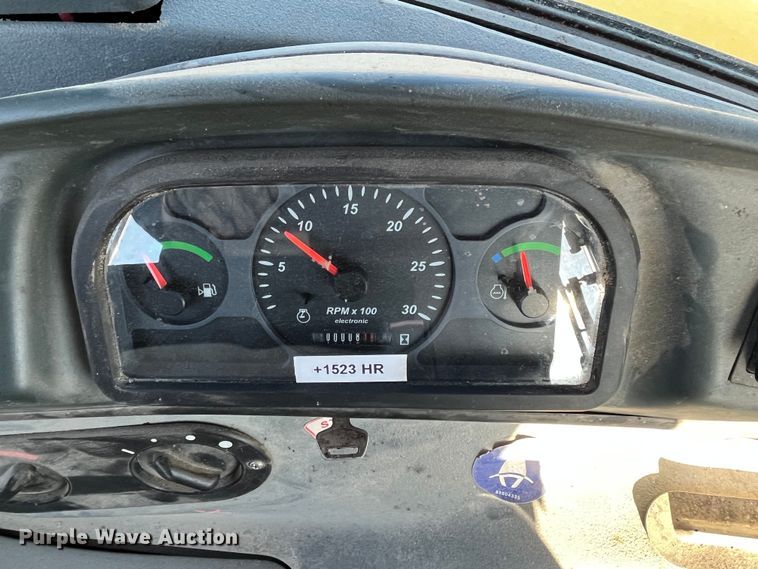 image for item MW9426 2002 New Holland LB75B  backhoe