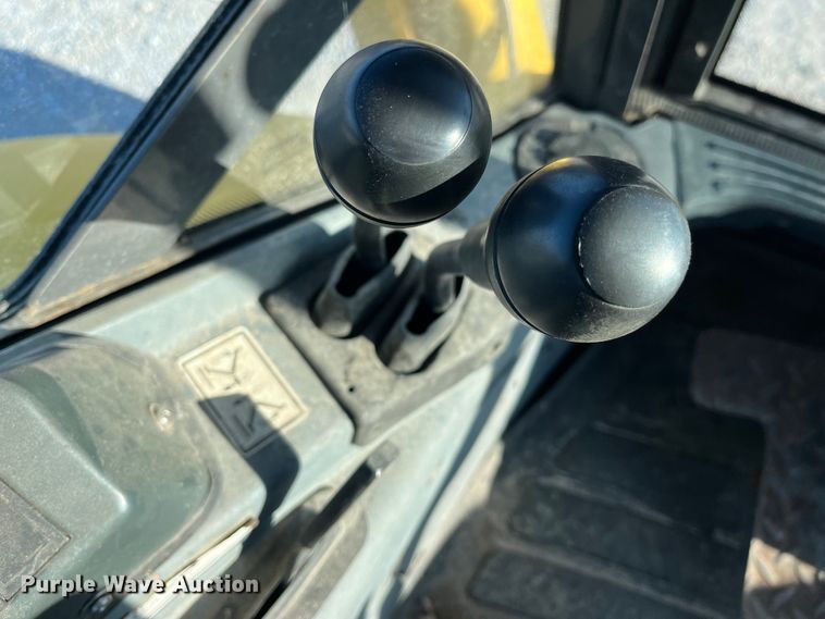 image for item MW9426 2002 New Holland LB75B  backhoe