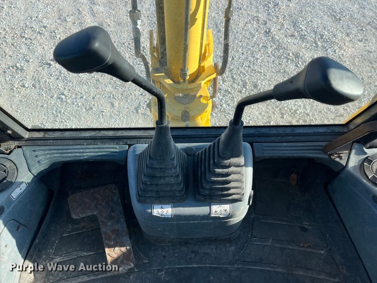 image for item MW9426 2002 New Holland LB75B  backhoe