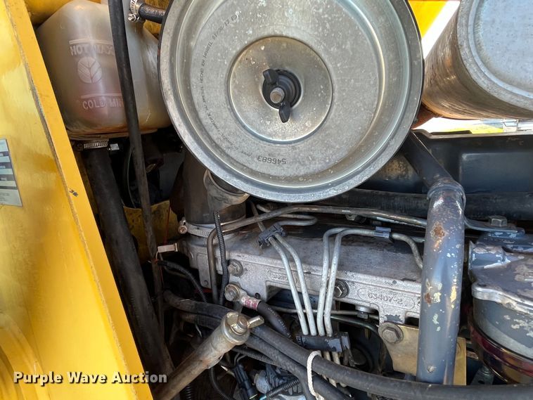 image for item MW9426 2002 New Holland LB75B  backhoe