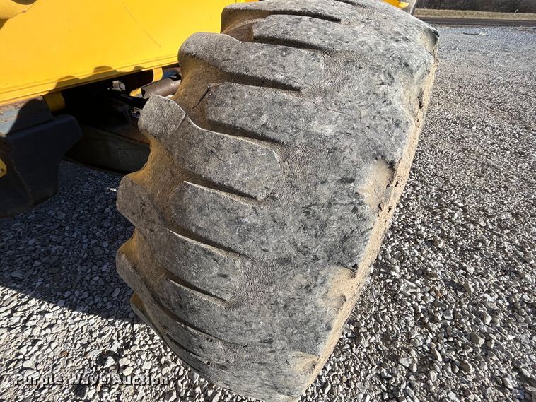 image for item MW9426 2002 New Holland LB75B  backhoe