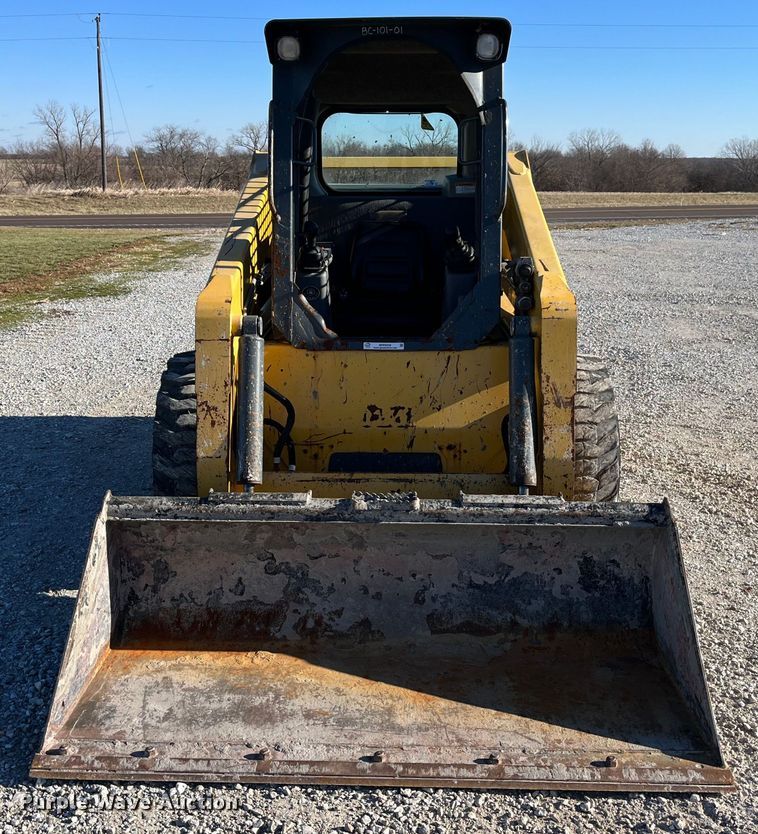 image for item MW9428 2013 Gehl V270  skid steer loader