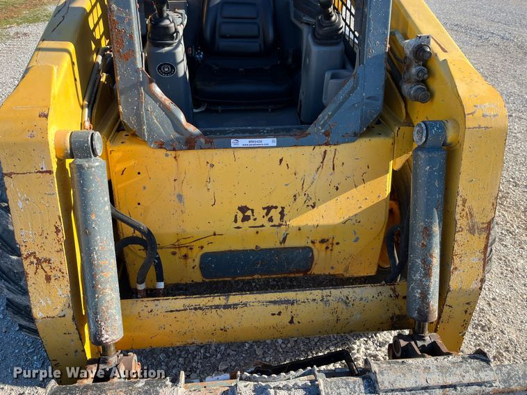 image for item MW9428 2013 Gehl V270  skid steer loader